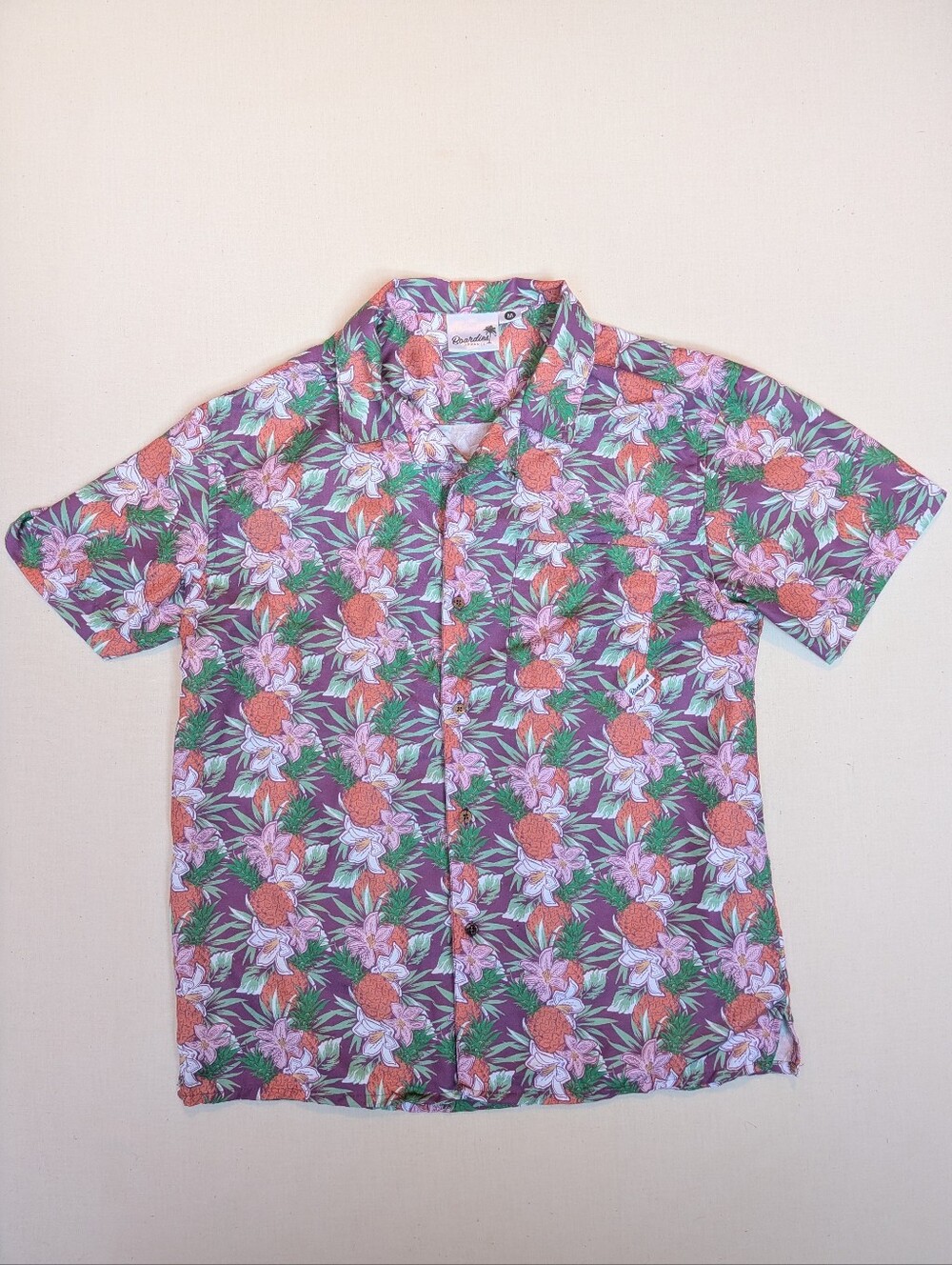 Boardies Hawaiian Shirt Adult Medium Vacation Resortwear Beach Pineapple Floral